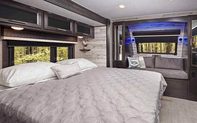 Best Small Travel Trailer With King Bed
