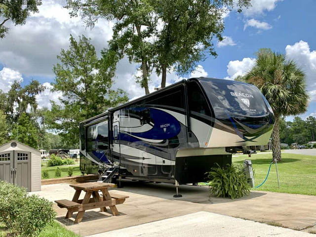 Luxury Fifth Wheel Campers